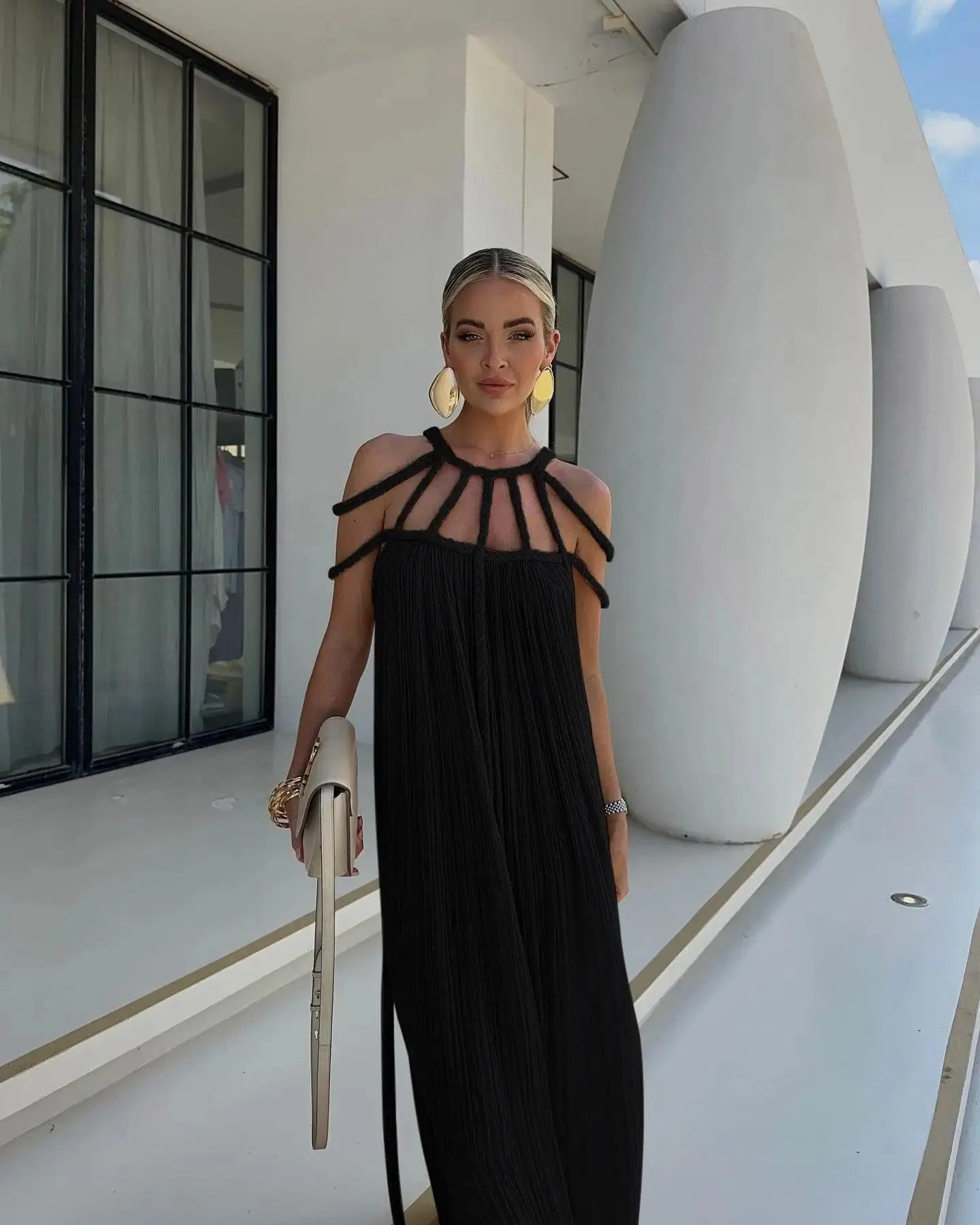 Elegant Lace-Up Maxi Dress: Stylish Statement for Evening Parties