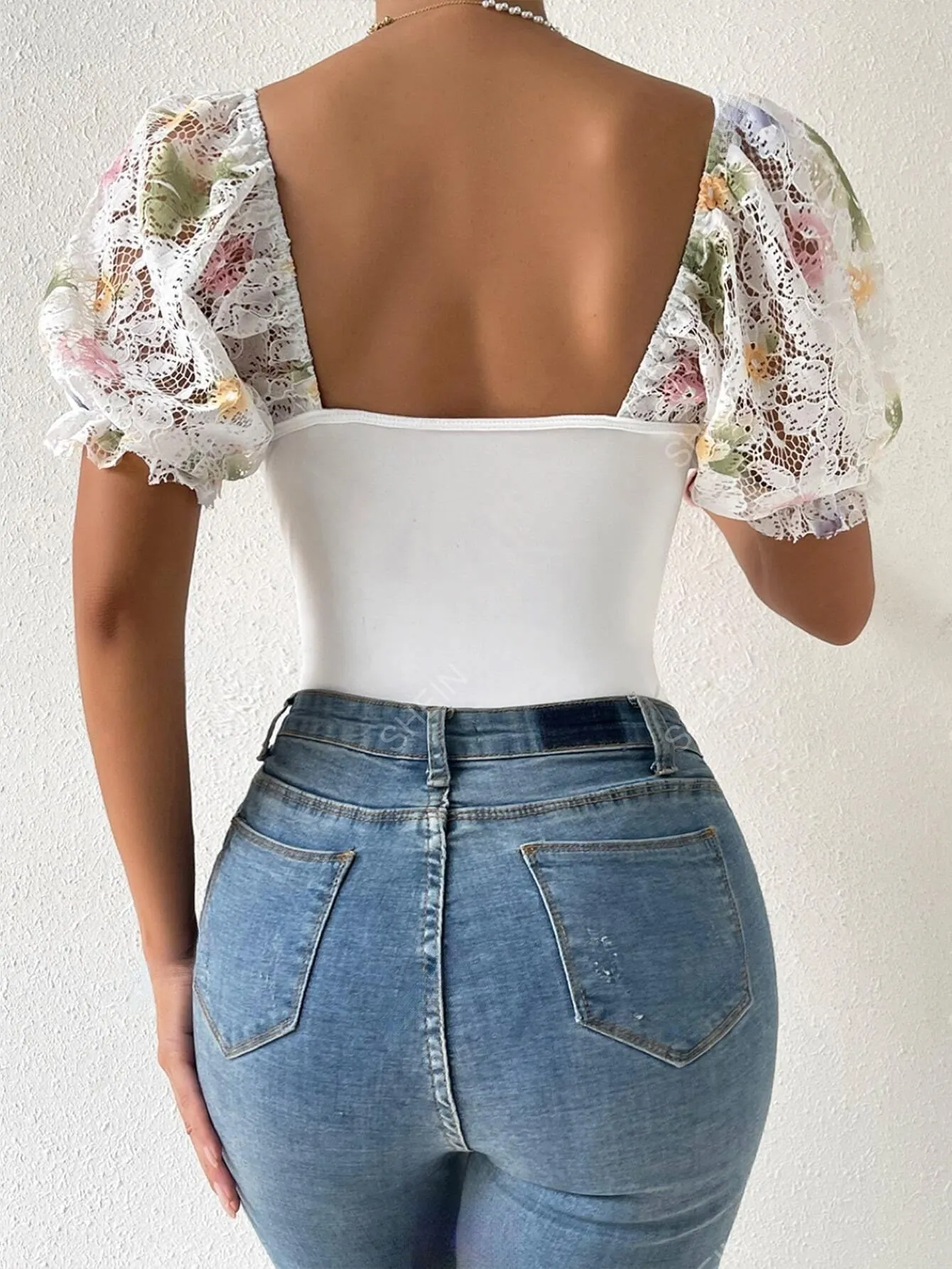 Privé Sweetheart Neck Frilled Puff Sleeve Backless Lace Bodysuit