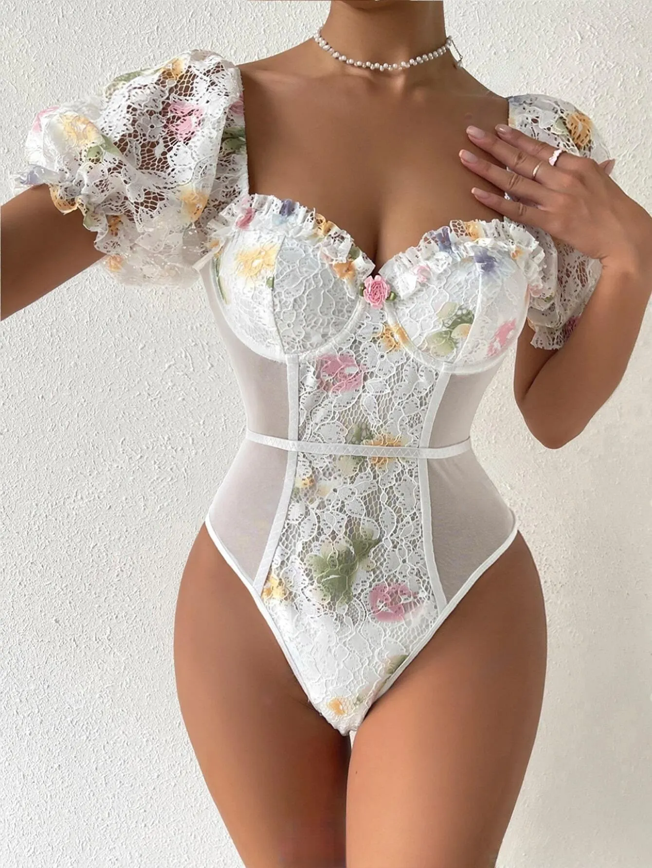 Privé Sweetheart Neck Frilled Puff Sleeve Backless Lace Bodysuit
